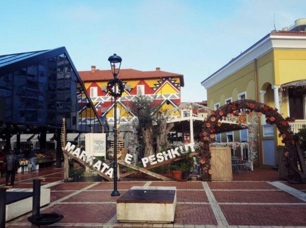 Hôtel New Bazaar à Tirana Extérieur photo